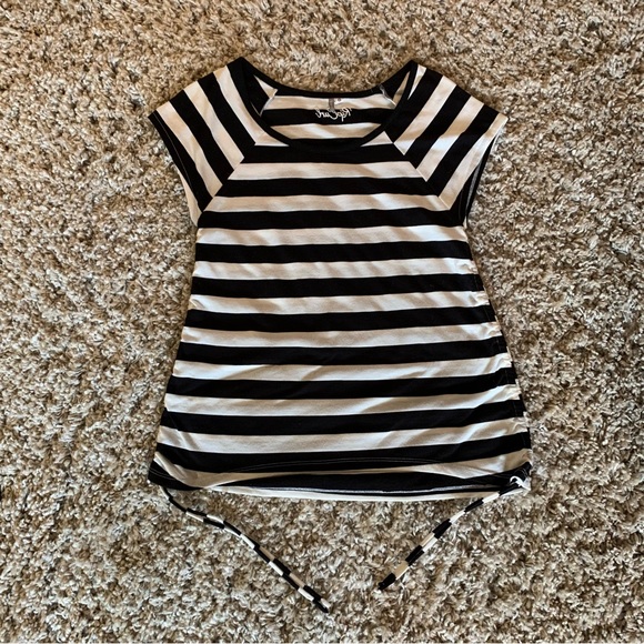 Rip Curl Black and White Striped T-Shirt Size Small - Picture 1 of 7